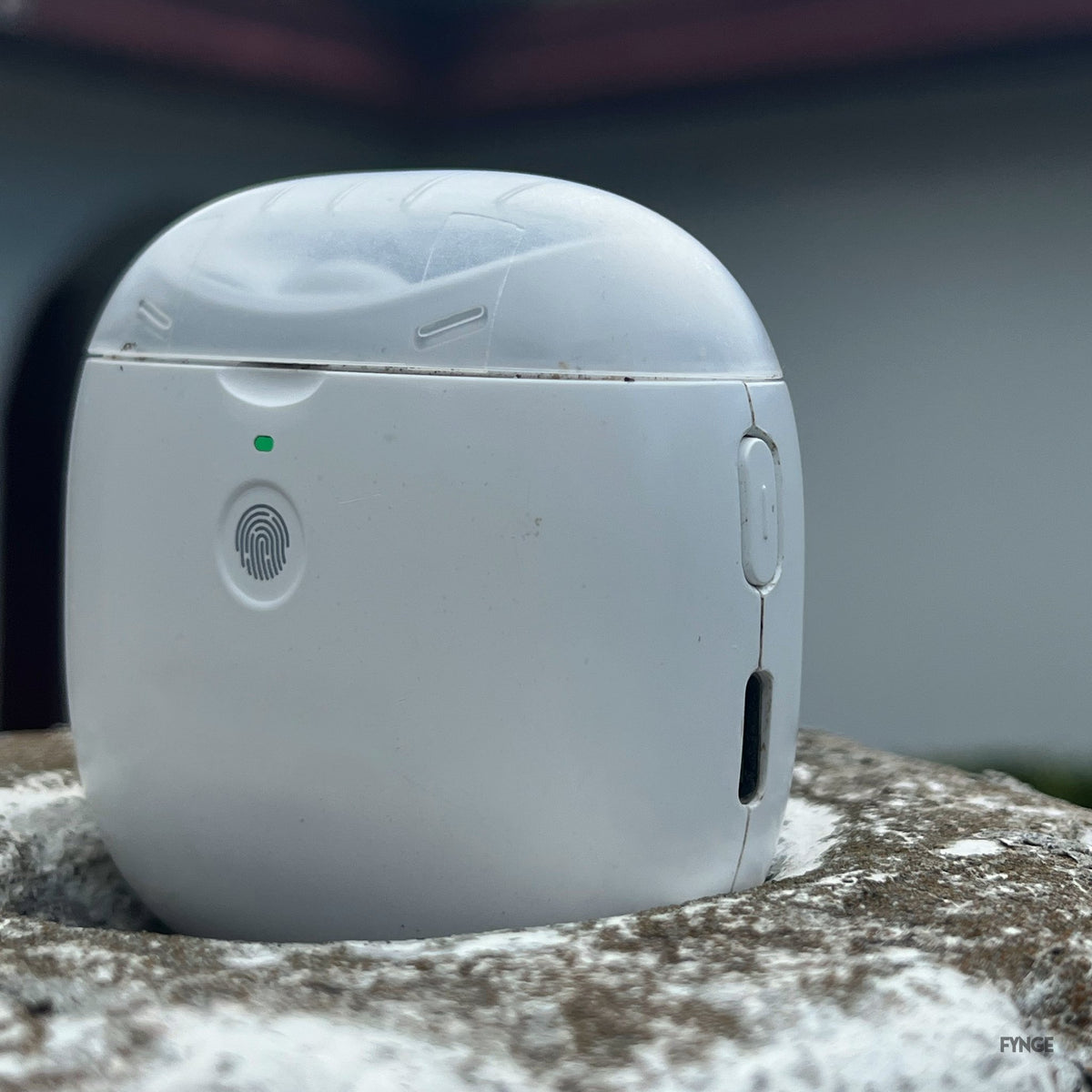 Front of the FYNGE trimmer with the green LED, touch pad, side button and USB-C port